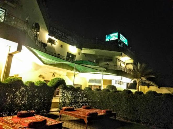 Palm Valley Hotel Sukkur Exteriér fotografie